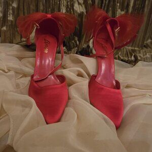 RED HOT HEELS with a little bow action